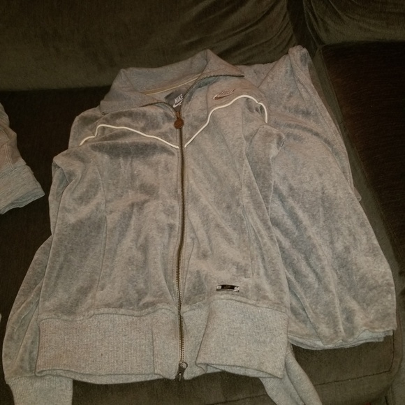 Nike warmups - Picture 2 of 3